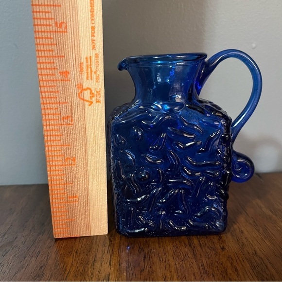 Pilgrim Blue Glass Textured
Crinkle Creamer Reed Handle
Hand Blown 1950 Vintage - Picture 8 of 8
